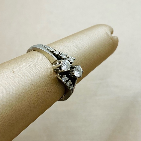 EUC Vintage 18k White Gold .28 ct tw Diamond Ring - Picture 7 of 17